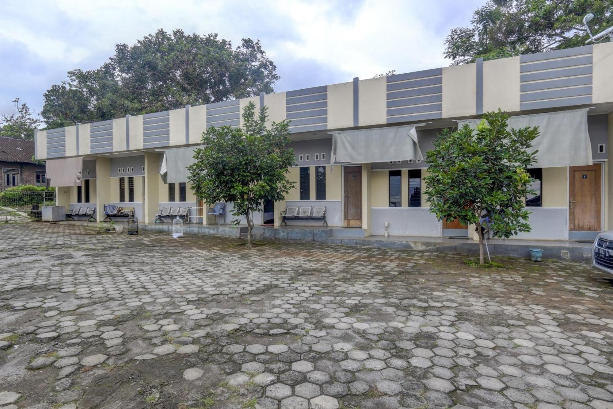 סמאראנג Oyo Life 90159 Puri Asoka Guest House מראה חיצוני תמונה