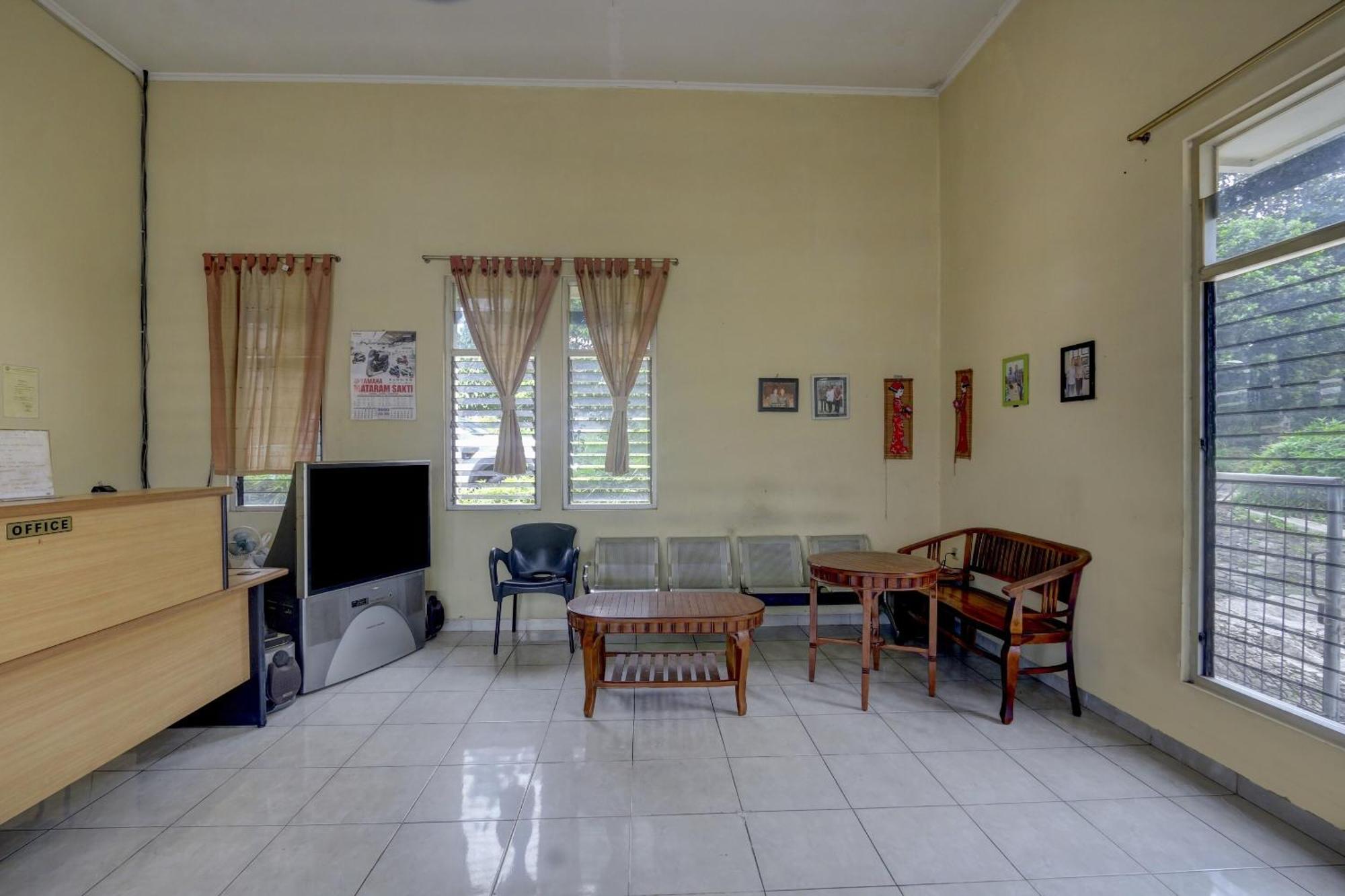 סמאראנג Oyo Life 90159 Puri Asoka Guest House מראה חיצוני תמונה