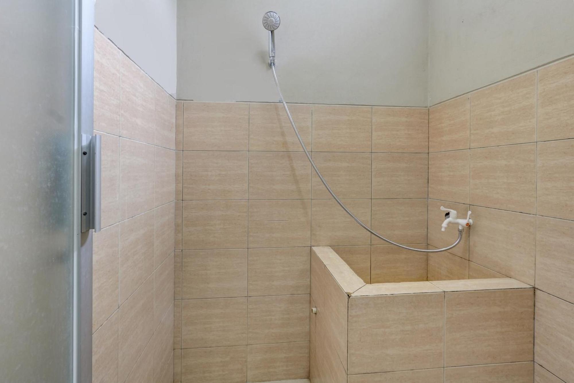 סמאראנג Oyo Life 90159 Puri Asoka Guest House מראה חיצוני תמונה