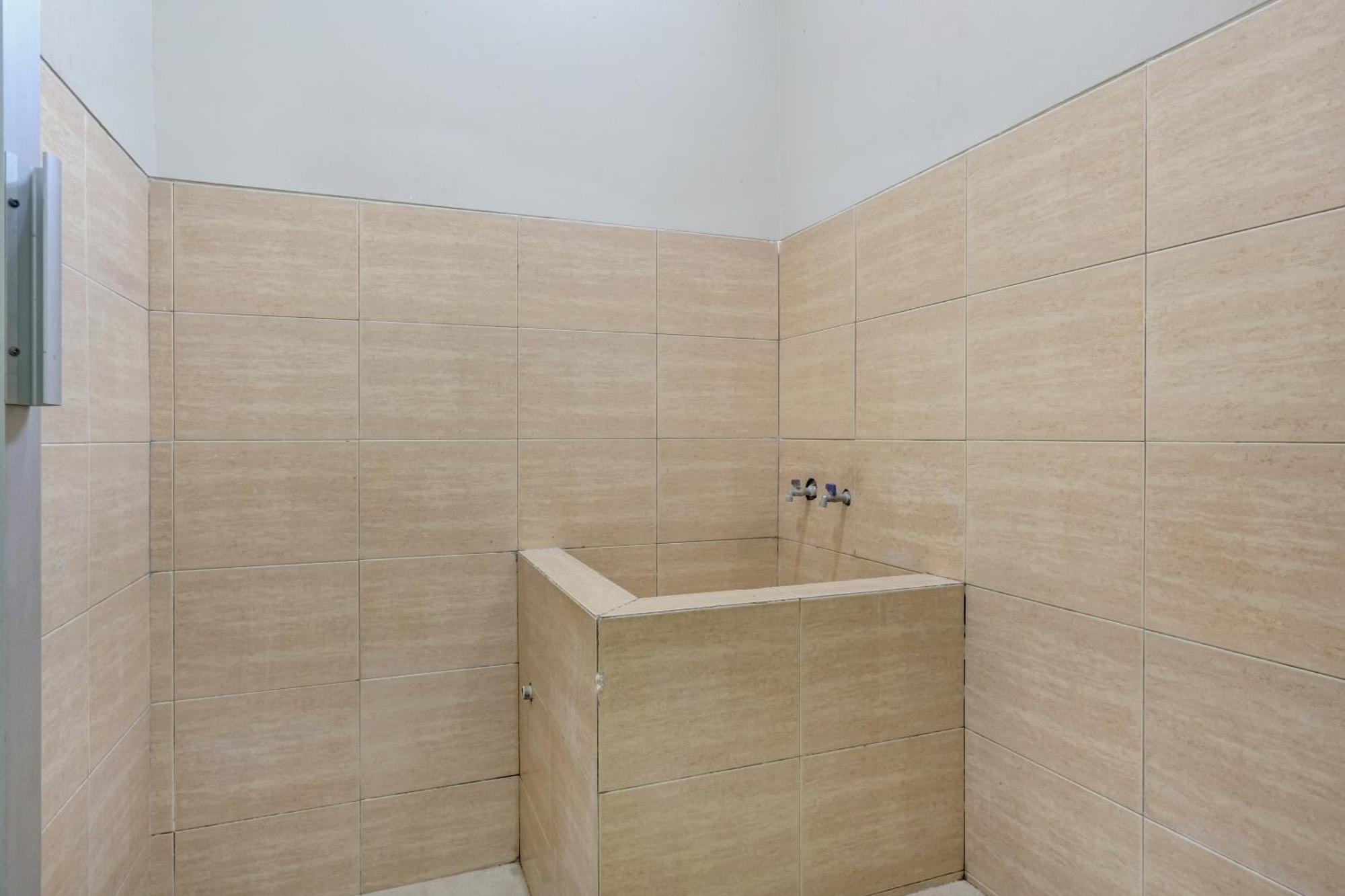סמאראנג Oyo Life 90159 Puri Asoka Guest House מראה חיצוני תמונה