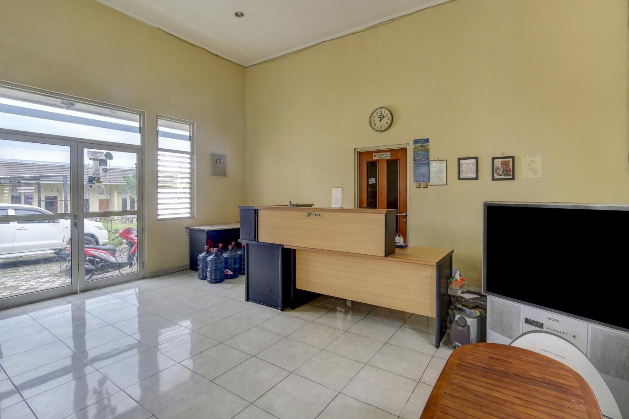 סמאראנג Oyo Life 90159 Puri Asoka Guest House מראה חיצוני תמונה