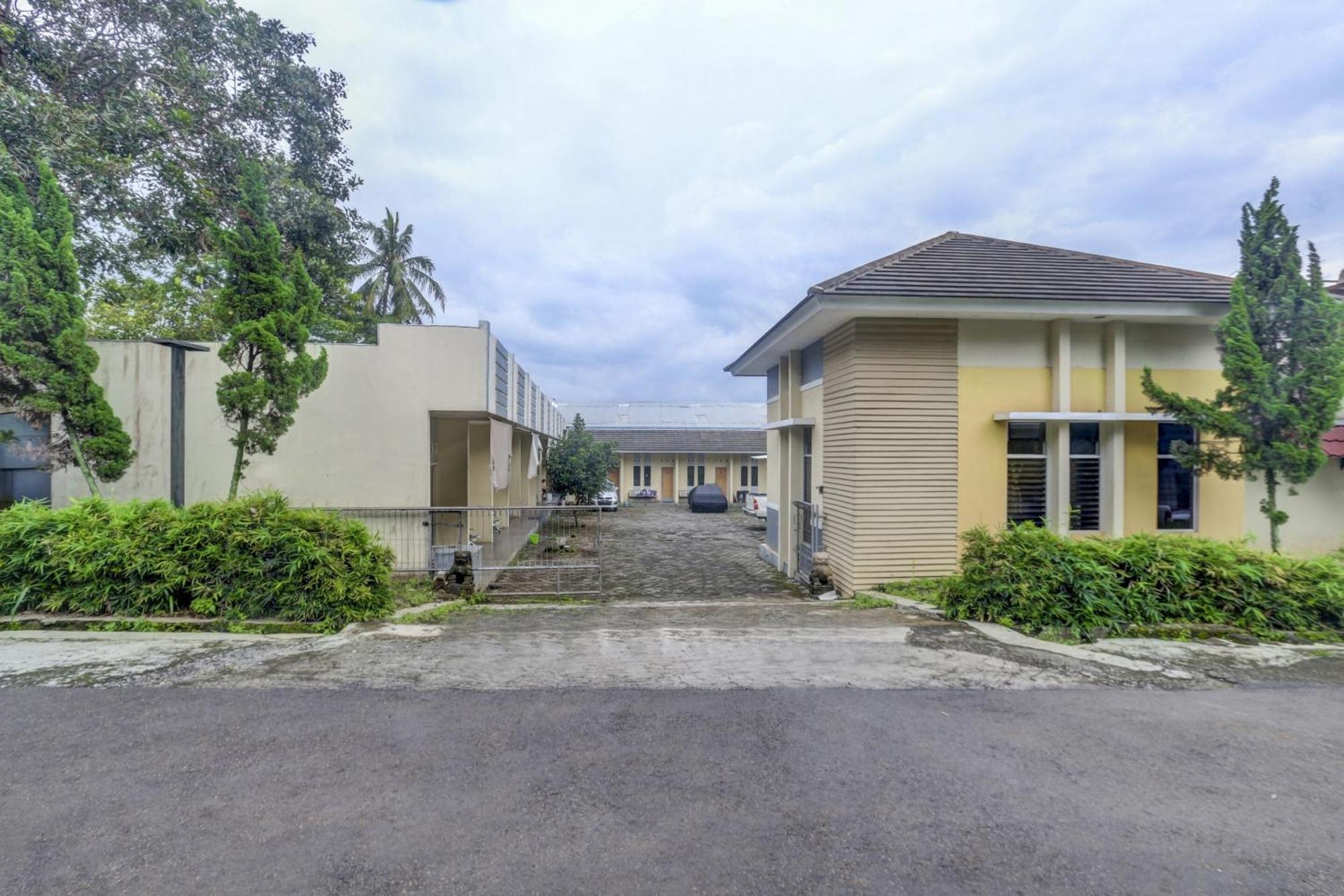סמאראנג Oyo Life 90159 Puri Asoka Guest House מראה חיצוני תמונה
